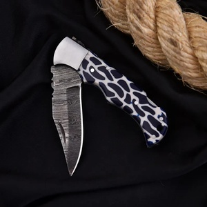 Cuchillo Plegable de Acero de Damasco Hecho a Mano con Mango de Resina, Cuchillo EDC para Caza y Camping al Aire Libre, Proveedor Mayorista de Alta Calidad - Product Image 6