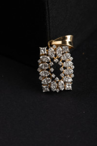 Colgante Solitario Pequeño con Diamante Redondo de 0.68 CTW en Oro Blanco de 14K, Joyería Fina Elegante para Mujer, Regalo Clásico y Atemporal - Product Image 3