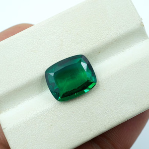 Esmeralda Zambiana Cultivada en Laboratorio, Corte Cojín, Facetada (3.80 Quilates 12x10x4mm) HAYAAT GEMS, Cambio de Color para Joyería - Product Image 1