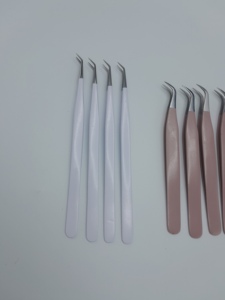 Kit de Pinzas Profesionales para Extensión de Pestañas de 3 Piezas con Acabado Espejo en Oro Rosa Premium, Pinza Recta de Aislamiento y Pinza Curva de 45 Grados - Product Image 4