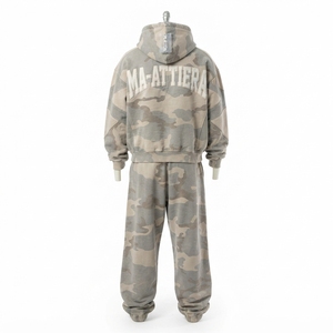 Ensemble de survêtement pour homme gris clair beige camouflage avec sweat à capuche zippé, coupe ample, jambe large, style streetwear, design à empiècements, personnalisable OEM ODM - Product Image 4