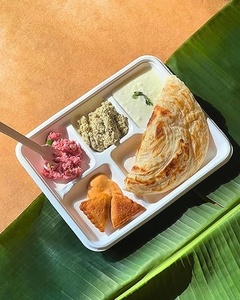 Barquette repas compostable en bagasse de canne à sucre à 5 compartiments pour les repas combinés et les plats à emporter, idéale pour les dîners en extérieur - Product Image 5
