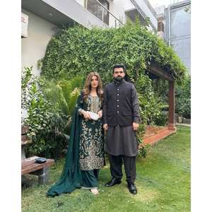 Tenue de soirée taille XL avec broderie de paillettes pour un look élégant - Product Image 2