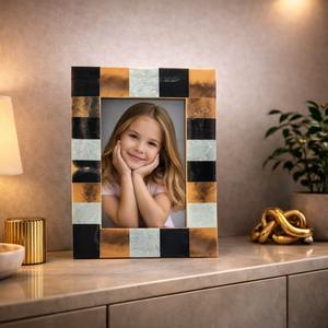 Cadre photo haut de gamme en résine solide avec verre trempé pour la décoration des chambres d'hôtel et de villégiature - Product Image 1