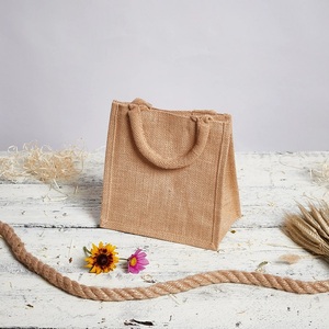 Bolsas de Yute Elegantes con Asas Resistentes y Atractivo de Tela Natural para Compras, Regalos, Empaques Minoristas y Eventos - Product Image 5