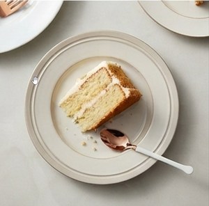 Ensemble de couverts minimalistes en métal rose doré avec manches en plastique blanc, passe au lave-vaisselle, idéal pour les occasions de mariage - Product Image 3