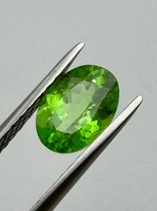 Pierre précieuse naturelle de tsavorite grenat, taille ovale, verte, 2,95 carats, pierre non montée pour la fabrication de bijoux - Product Image 1