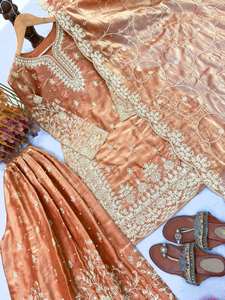 Ensemble Kurti en soie indienne traditionnelle brodée – Vêtements de fête et d'occasion - Product Image 3