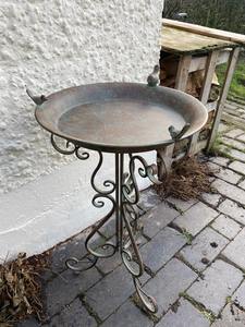 Vintage Iron Birdbath <b>Stand</b> Outdoor Garden Decor Weather Resistant Natural Finish <b>Bird</b> Theme Freestanding - Product Image 1