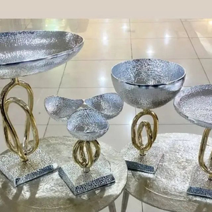 Centro de mesa llamativo de metal plateado brillante pulido de la mejor calidad para bodas y fiestas, decoración y recipientes para servir comida. - Product Image 1