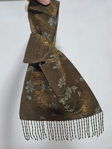 Bolso de Mano Bordado a Mano en Seda con Diseño Floral y Cuentas, Detalles de Perlas, Bolso de Boda, Arte Coleccionable, ALI FASHION ART - Product Image 3