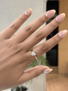 Bague solitaire en or 18 carats avec diamant de laboratoire taille cœur, design minimaliste et romantique, bague de fiançailles pour femme, 2.254, bijoux fins - Product Image 1