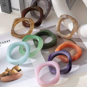 Bracelet en résine écologique, couleur personnalisée pour femmes et filles, vente chaude, poli, fabriqué en Inde - Product Image 1