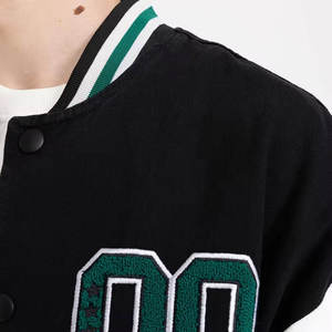 Chaqueta Universitaria de Lana con Mangas de Algodón en Contraste, Cierre de Botones a Presión, Cuello y Puños Acanalados, Bolsillos Laterales y Estilo Moderno para el Campus - Product Image 6