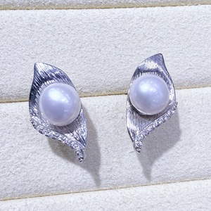 Minimalist Ins Style 14K Gold Freshwater <b>Pearl</b> Earrings Horseshoe <b>Lotus</b> Zircon and Small Fresh Willow Leaf Fine Stud Design - Product Image 3