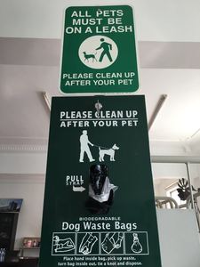 Estación de Desechos para Perros Todo en Uno de Aluminio con Dispensador de Bolsas y Cubo de Basura con Tapa, Construcción de Acero para Exteriores - Product Image 5