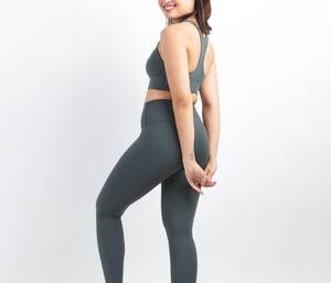 ชุดโยคะไร้รอยต่อคุณภาพสูงสำหรับผู้หญิง ขายส่ง พร้อมโลโก้สั่งทำ ชุดออกกำลังกาย โลโก้ด้านหน้า ไซส์ใหญ่ ลายเรียบ - Product Image 4