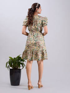 เดรสผ้าฝ้ายพิมพ์ลายดอกไม้ทรงเอไลน์ ความยาวปานกลาง คอวี แขนสั้น สวมใส่สบาย ดูดีมีสไตล์ เหมาะสำหรับผู้หญิง สาวๆ และทุกเพศ - Product Image 4