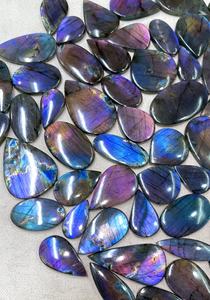 Lot en gros de pierres précieuses naturelles de Spectrolite, cabochons faits à la main de formes variées, pour la fabrication de bijoux en cristal avec enroulement de fil - Product Image 6