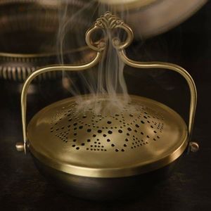 S H INC. Brûleur d'encens décoratif en métal écologique Encens indien pour usage religieux Salon Parfum toutes saisons - Product Image 1