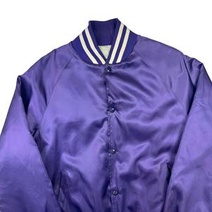 Chaqueta Universitaria de Satén Personalizada al por Mayor para Hombre, Talla Grande, Estilo Béisbol, Bordada, para Uso en Exteriores - Product Image 3