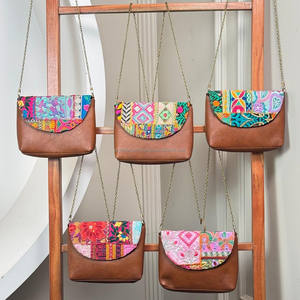 Bolso bandolera de cuero genuino 100% con diseños personalizados y bordado floral, bolso cruzado con cadena hecho a mano, bolso elegante boho-hippie - Product Image 4