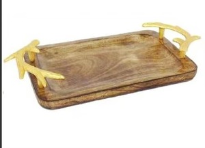 Plateau de service décoratif pour la maison ou la cuisine, plateau rectangulaire en bois avec poignées en forme de bois de cerf doré, style rustique - Product Image 1