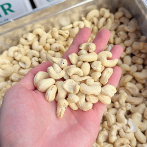 Made In Vietnam Cashew <b>Kernels</b> SANTIGO Cashew <b>Nuts</b> Kaju In Bulk <b>Nuts</b> <b>Kernels</b> Service 24/24 - Product Image 1