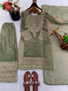 Conjunto de seda Fandy con bordado de diseñador, lentejuelas y ribete de encaje, top con pantalón y dupatta, completamente cosido y listo para usar. - Product Image 5