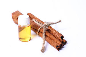 Venta al por Mayor de Aceite Esencial de Canela 100% Natural y Orgánico de Calidad Genuina a Precio Directo de Fábrica al por Mayor - Product Image 1