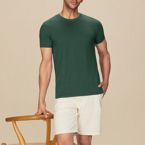 T-shirt vert foncé à col rond pour homme – Coton doux, coupe classique, manches courtes, décontracté, pour tous les jours, été, effet superposé à l'avant, séchage rapide - Product Image 3