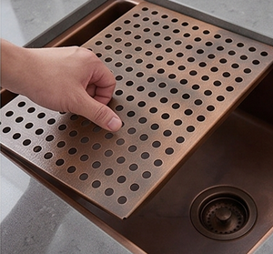 Évier de cuisine en cuivre fait main, simple bac, rectangulaire, à encastrer, finition mate brossée, design rustique, facile à nettoyer, pour usage en cuisine - Product Image 2