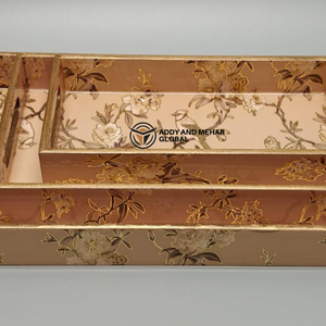 ชุดถาดเสิร์ฟลายเรขาคณิตสีชมพู 3 ชิ้น – ถาดซ้อนตกแต่งทำจาก MDF และกระดาษ สำหรับตกแต่งบ้านและเสิร์ฟอาหารอย่างมีสไตล์ - Product Image 4