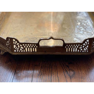 Bandeja de Postres de Diseño Antiguo en Latón Metálico con Borde Cortado con Láser, Perfecta para Utensilios de Cocina y Servir Alimentos con Elegancia - Product Image 4