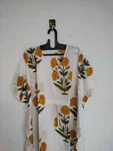 ชุดคลุมชายหาดผ้าฝ้ายลายดอกสีเหลืองสไตล์โบฮีเมียน น้ำหนักเบา สวมใส่สบาย เหมาะสำหรับชุดนอน - Product Image 2