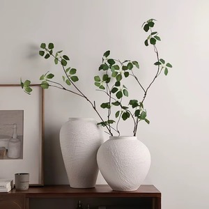 Ensemble de 3 vases en céramique au design minimaliste pour la décoration intérieure moderne, fabriqués de manière incroyable par HRCRAFTVERSE - Product Image 3