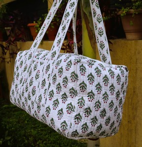 High Quality Luxury Casual Sport Cotton Quilted Duffle <b>Bag</b> Green Leaf Red Berry Print <b>Large</b> Capacity Zipper Closure Lightweight - Product Image 6