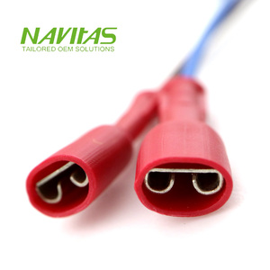 Harnais de câblage électrique personnalisé avec bornes à fourche et à anneau femelles rouges, conforme aux normes UL et RoHS - Product Image 1