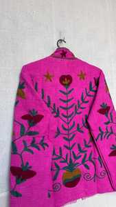 Chaqueta Rosa con Cuello Mandarín, Bordado Suzani, Estampado Floral, Corte Holgado, Manga Larga, Estilo Chino, Hecha a Mano, de Lana y Acrílico - Product Image 5