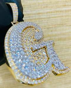 จี้รูปทรงกากบาทประดับเพชรทรงกลมสำหรับผู้ชาย ชุบทองคำขาว 14k เงินสเตอร์ลิง รับรองโดย IGI เหมาะสำหรับงานแต่งงานและงานเลี้ยง - Product Image 2