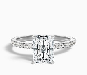 Anillo de Compromiso de Lujo con Moissanita de Corte Radiante y Engaste de Garra, Certificado, en Plata de Ley 925 Bañada en Oro Blanco, Anillo Delicado - Product Image 1