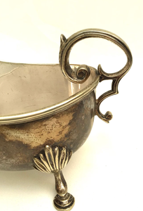 Salsera de metal vintage con mango decorativo y base en forma de concha, clásica, de acero inoxidable, para servir salsas - Alta calidad - Product Image 3