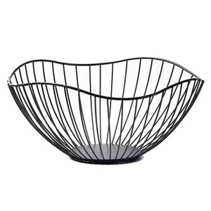 Cesta de frutas metálica duradera, hecha a mano por artistas, con diseño floral en espiral y estructura de alambre resistente para un almacenamiento premium en el hogar. - Product Image 2