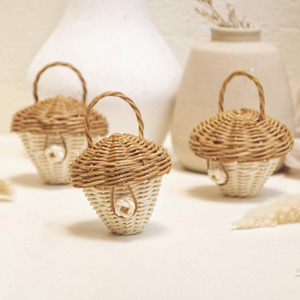 Panier décoratif pour enfants en rotin naturel, fait main, en forme de gland, pour ranger les jouets - Product Image 1