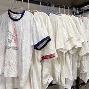 T-shirts blancs imprimés de dessins animés mignons en gros |   Col rond avec bordure contrastée |    Vêtements d'occasion comme neufs en vrac - Product Image 5