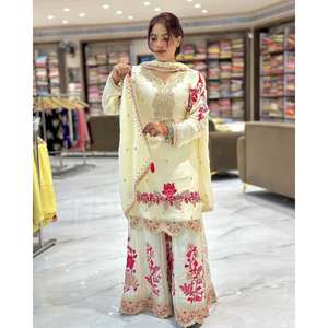 Ensemble haut-bas et dupatta en satin pour soirée, avec broderies riches et manches trois-quarts - Product Image 6