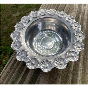 Vaisselle de service artisanale au design rustique, plats et bols pour la présentation des aliments, décoration intérieure, matériau solide - Product Image 1