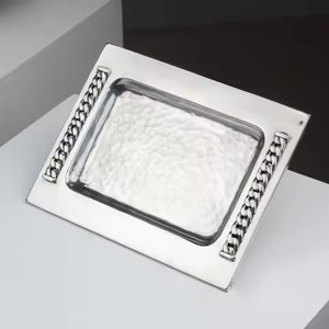 Plateau de service rectangulaire en métal, design minimaliste, finition dorée, durable, best-seller - Product Image 4