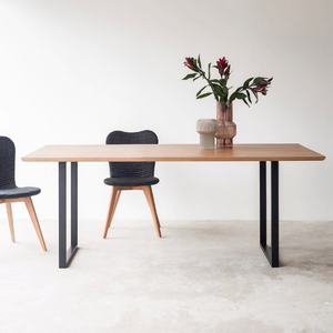 À vendre : Ensemble table et chaises en teck massif de haute qualité, au design élégant et moderne, idéal pour les bureaux ou les restaurants. - Product Image 4