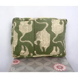 Bolsa de Cosméticos Acolchada de Algodón Ligero y Ecológico, Estilo Vintage, con Asa, Borla de Tigre Verde y Cierre de Cremallera - Product Image 6